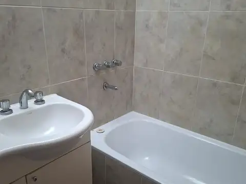 Monoambiente "NUEVO" con balcón al frente