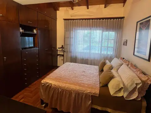 CASA  APTA CREDITO  BARRIO ALTO ALBERDI - 2 DORMITORIOS CON COCHERA Y PILETA