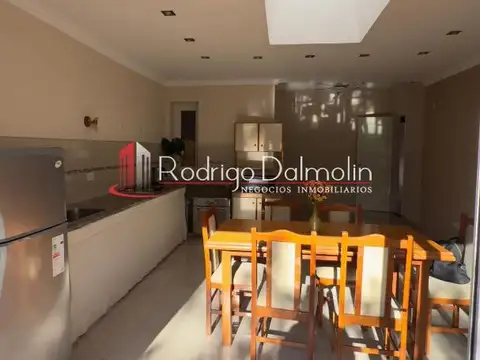 VENDO. Casa con Local Céntrico. Concordia, ER.-