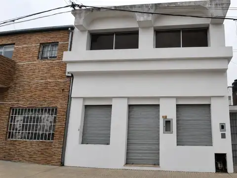 CASA DE 4 DORMITORIOS MÁS LOCAL COMERCIAL EN VENTA
