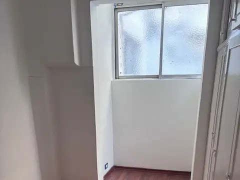 DEPTO DE 3AMB. 1º PISO AL C/FRENTE de aprox 60Mts2, LUMINOSO Y EN MUY BUES ESTADO. EXPENSAS$ 100.000