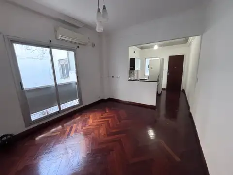 DEPTO DE 3AMB. 1º PISO AL C/FRENTE de aprox 60Mts2, LUMINOSO Y EN MUY BUES ESTADO. EXPENSAS$ 100.000