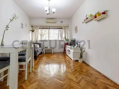 Excelente departamento 3 ambientes con patio, en Belgrano R.