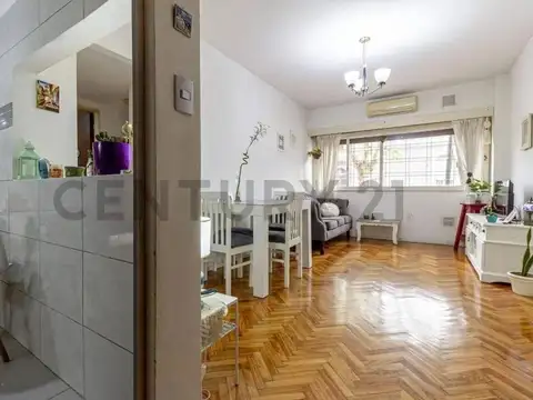 Excelente departamento 3 ambientes con patio, en Belgrano R.