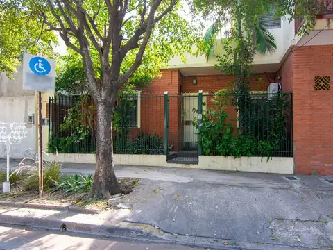 Venta casa 3 ambientes, patio y terraza