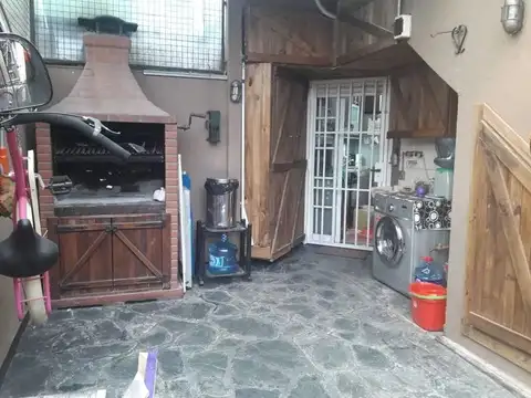 CARAPACHAY VENTA CHALET DUPLEX 3 AMBIENTES,  SE TOMARIA MENOR VALOR, FINANCIACION