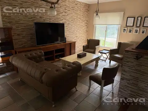 Casa en Alquiler con 5 cocheras