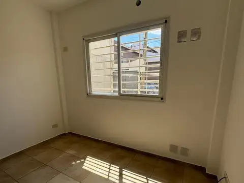 Departamento en Alquiler en Caseros, $ 650.000