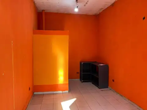 Locales en alquiler, Virrey del Pino, sobre asfalto.