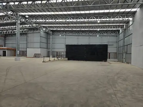 Importante nave industrial con entrada independiente en Estrada al 1800 - Villa Maipu
