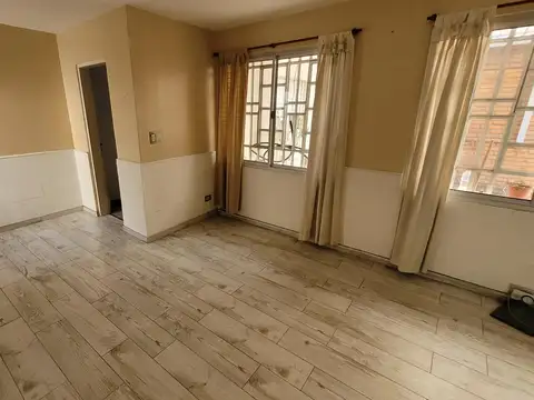 Casa 3 ambientes - Morón