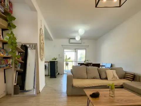 CASA EN VENTA, 2 DORMTIORIOS, JARDIN, PILETA, COCHERA