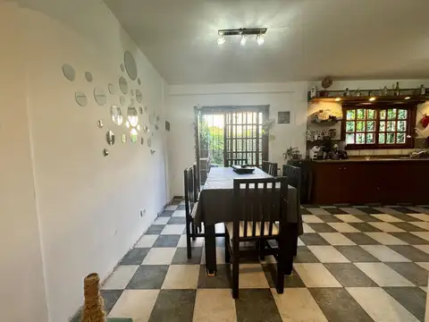 Casa 6 ambientes con 3 baños