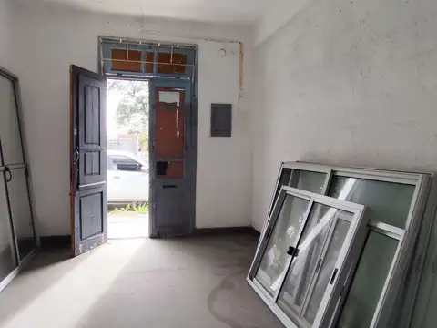 Casa 7 ambientes con 1 baño