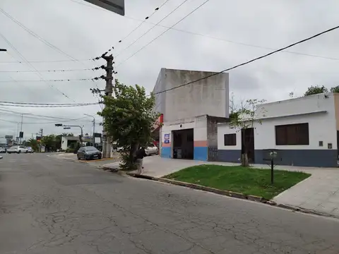 CASA CON LOCAL COMERCIAL