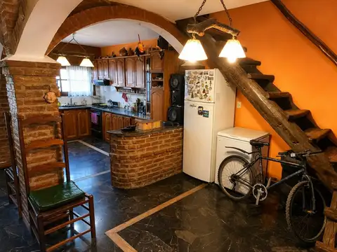 Casa 5 ambientes con 2 baños