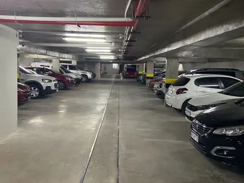 VENTA - COCHERA SOBRE AV. PELLEGRINI - TRIBUNALES