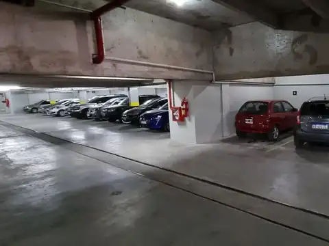 VENTA - COCHERA SOBRE AV. PELLEGRINI - TRIBUNALES