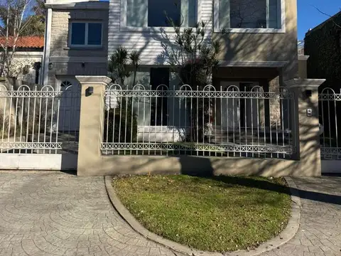 IMPECABLE CASA EN LOS TRONCOS - A NUEVO
