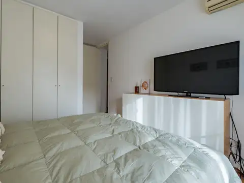 VENTA - Departamento de Dos Dormitorios con Balcón al Frente - Lourdes, Rosario.