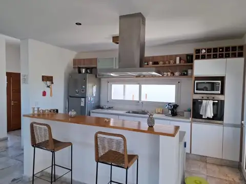 Casa 7 ambientes con 5 baños