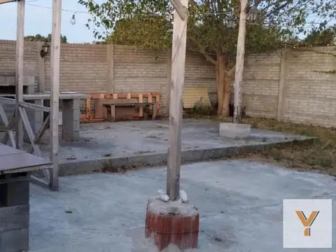 Casa en venta - 2 Dormitorios 1 Baño - Las Toninas