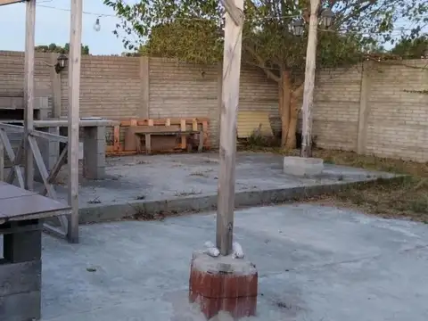 Casa en venta - 2 Dormitorios 1 Baño - Las Toninas