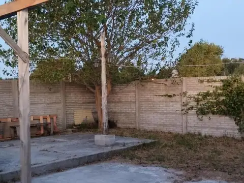 Casa en venta - 2 Dormitorios 1 Baño - Las Toninas
