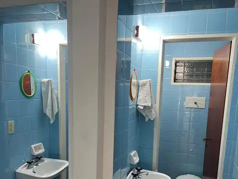 EXCELENTE LOCAL EN EL CENTRO DE MUNRO  CON DOS BAÑOS