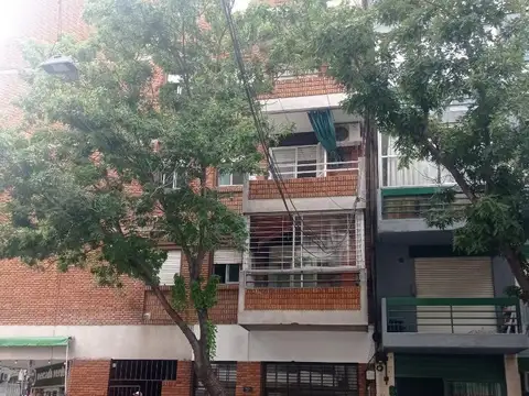 Moreno 405. 1 Dorm. Balcón al frente.