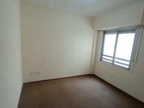 Moreno 405. 1 Dorm. Balcón al frente.