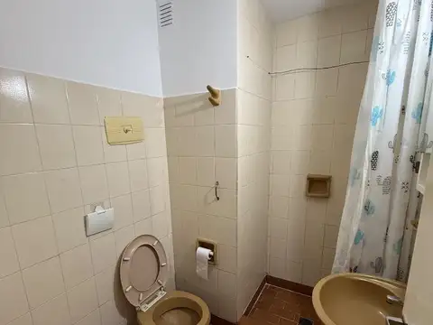 Moreno 405. 1 Dorm. Balcón al frente.