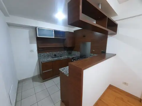 Departamento de 2 Ambientes Al Frente con Balcón, SUM, landry. Villa Del Parque