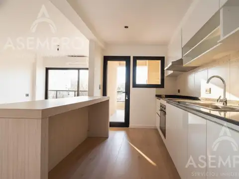 Tomás A. Le Bretón al 5700