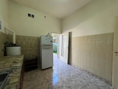 Venta casa 3 ambientes con patio y cochera