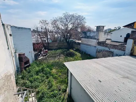 Casa 6 ambientes con 2 baños
