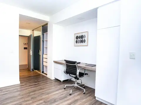 Frente a la Universidad Austral