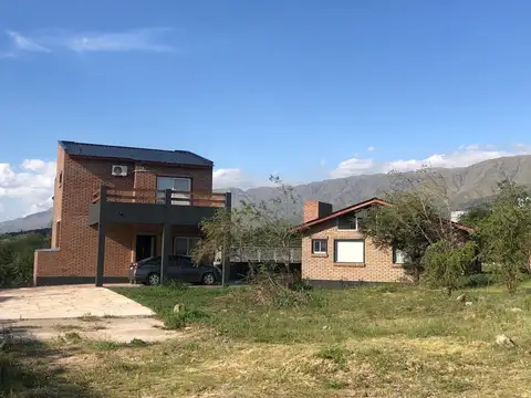 Casa en Venta con 4 cocheras