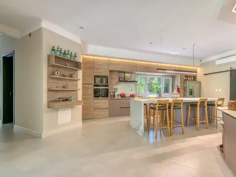 CASA 4/5 AMBIENTES VILLA BERTHA Doble lote APTO C.