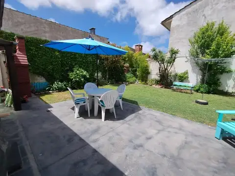 Casa 4 ambientes con 2 baños