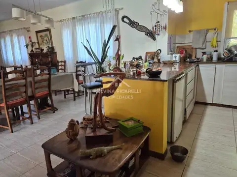 Casa 5 ambientes con 2 baños