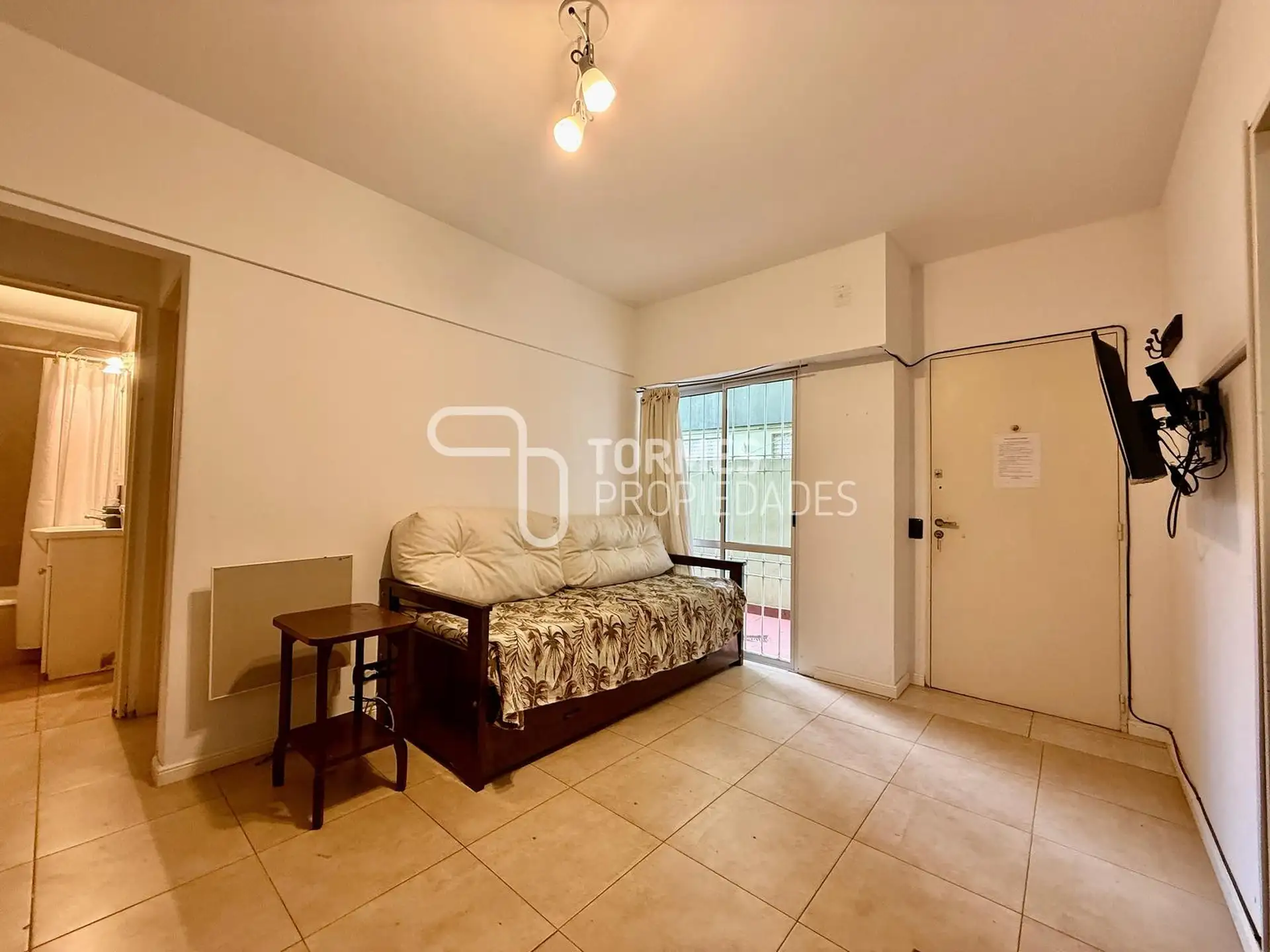 Depto 2 amb, 31m² con dos patios y cochera — Güemes