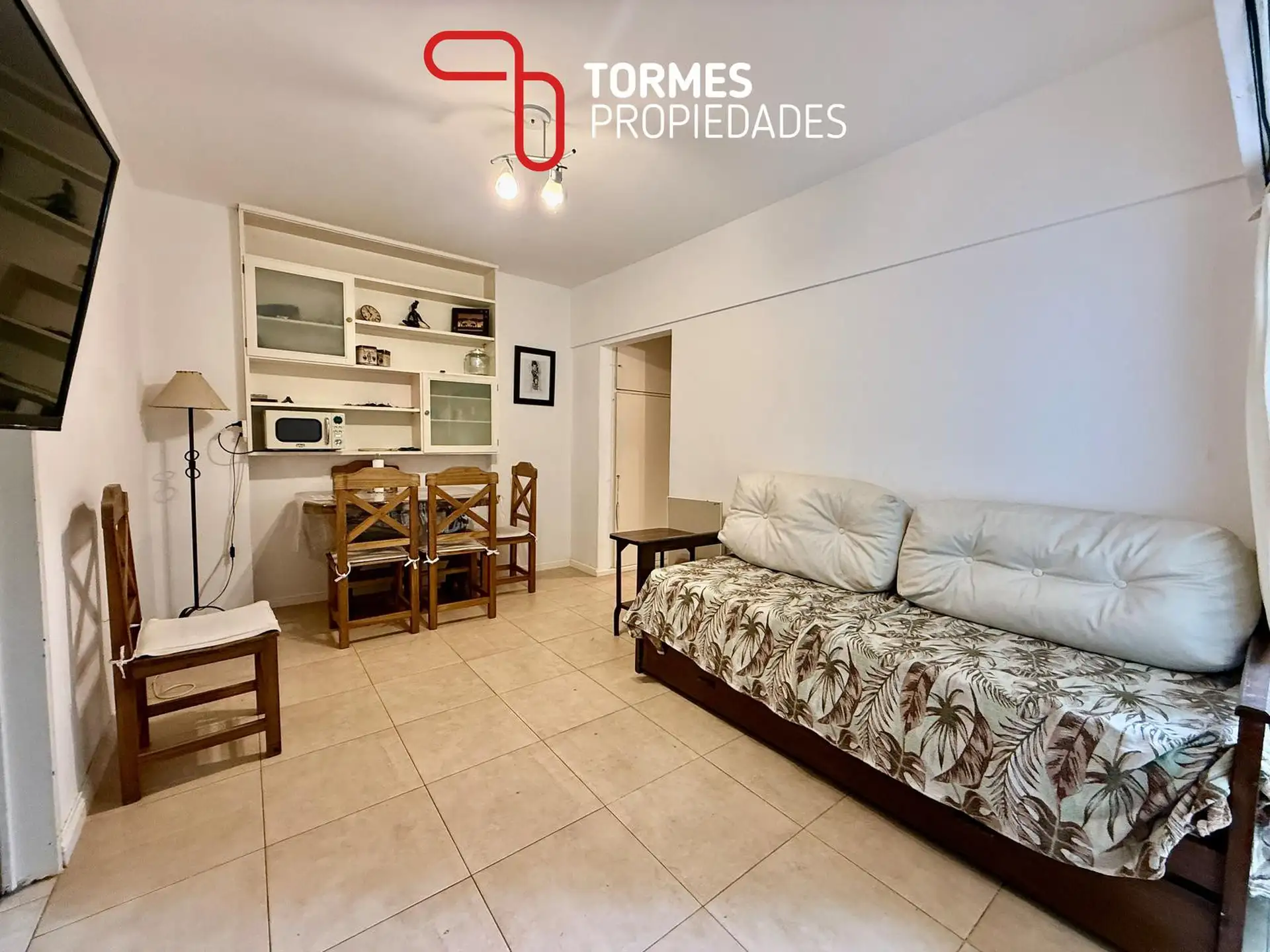 Depto 2 amb, 31m² con dos patios y cochera — Güemes