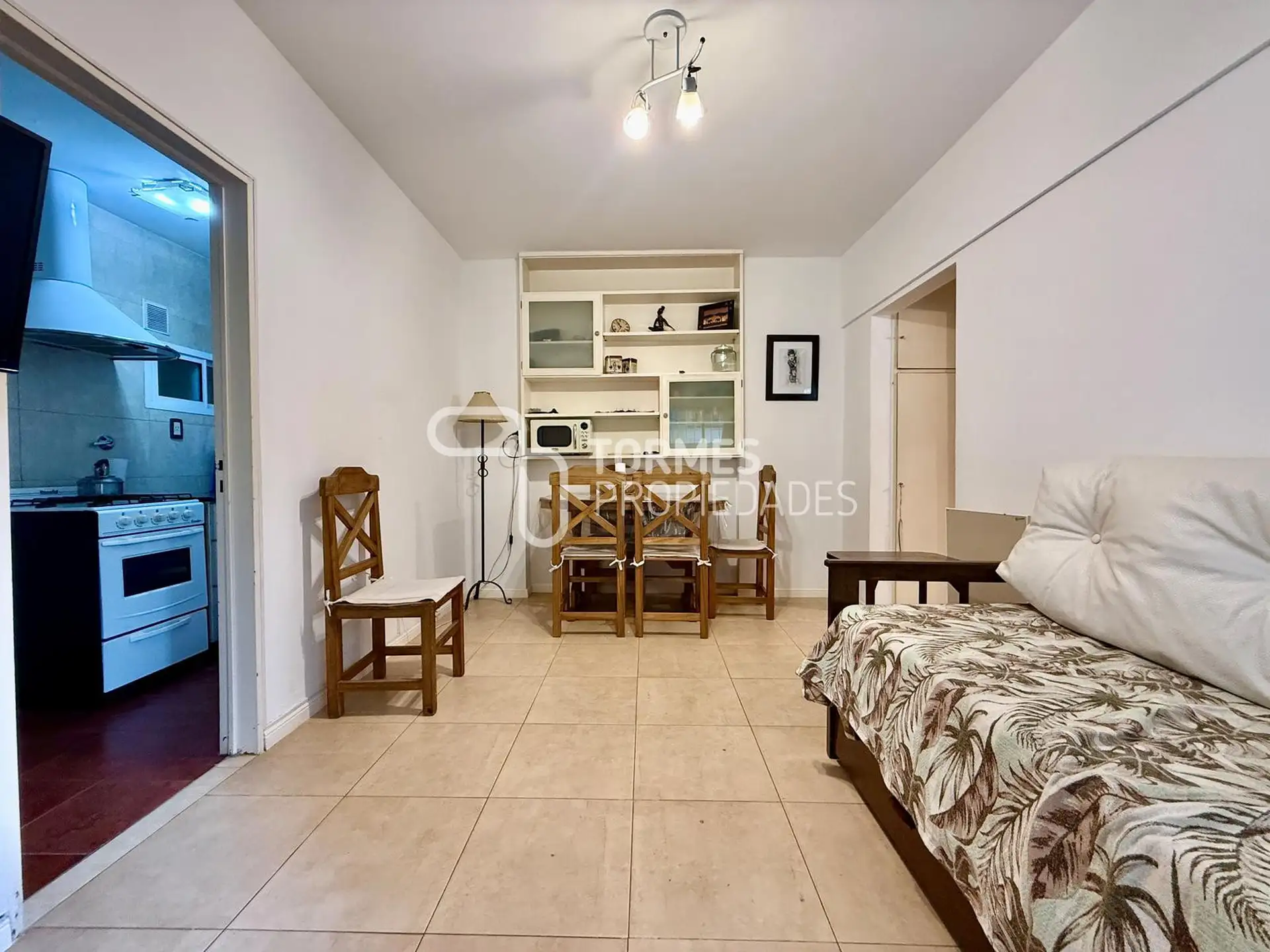 Depto 2 amb, 31m² con dos patios y cochera — Güemes