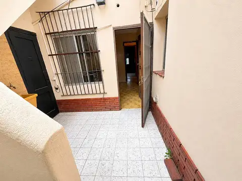 Depto Tipo Casa en Venta en Flores, USD 138.000