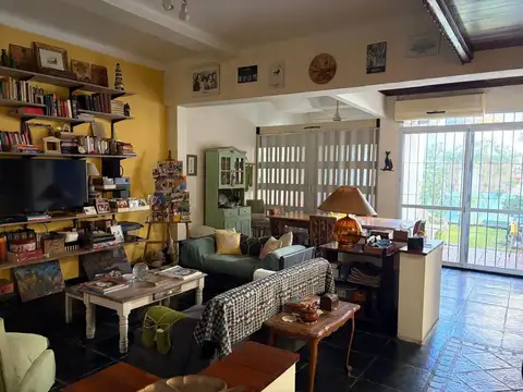 Depto Tipo Casa en Venta en Monte Castro, USD 214.000