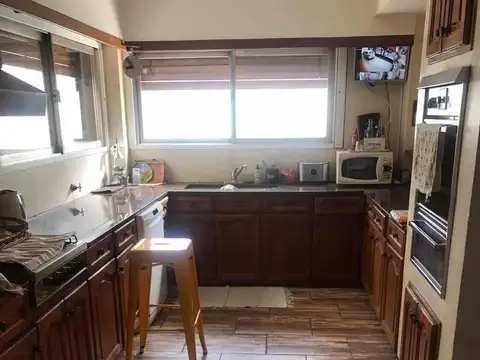 Casa en Venta con 4 cocheras