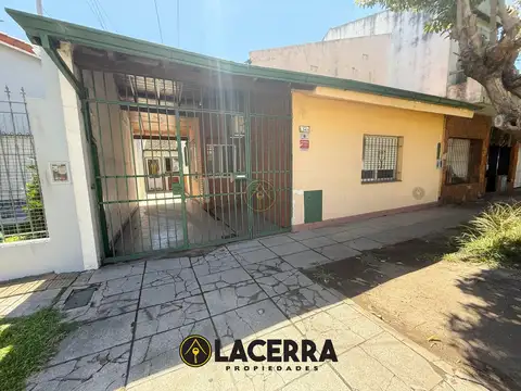Venta de casa 5 ambientes  con quincho y piscina, Carapachay APTO CREDITO