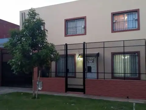 Casa Mas Departamento Al Fondo Moreno Centro Zona