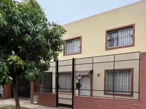 Casa mas depto 2 amb Moreno centro zona oeste